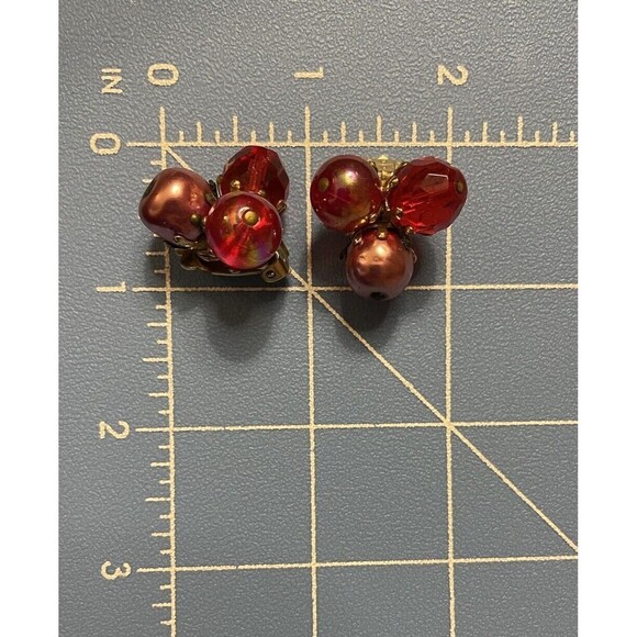 VTG Earrings Signed Vogue Gold Tone Clip On Faceted Red Pink Beads AB Crystals - Picture 4 of 6